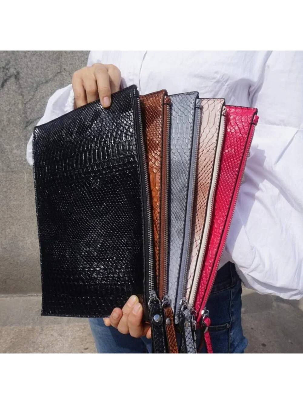 Chic Snakeskin PU Leather Clutch - Stylish Envelope Purse Bag with Hand Strap